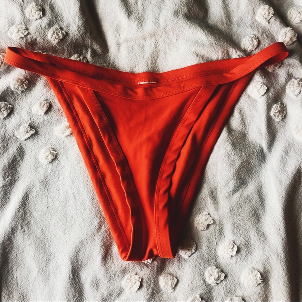 🔥 stringy bikini bottoms 🔥